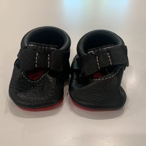 Freshly Picked black & red soft sole baby moccasins